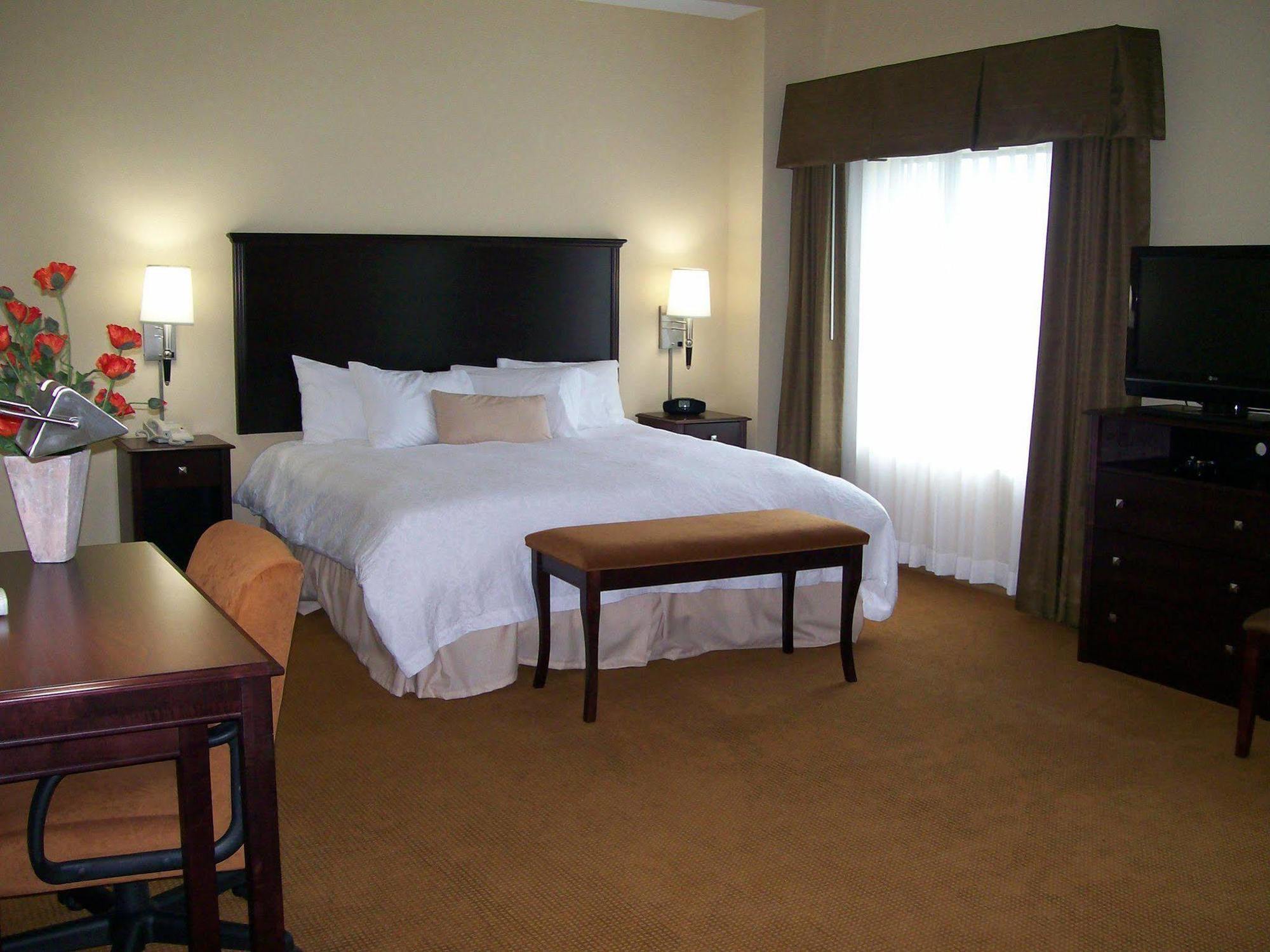 Hampton Inn & Suites Rogers Room photo
