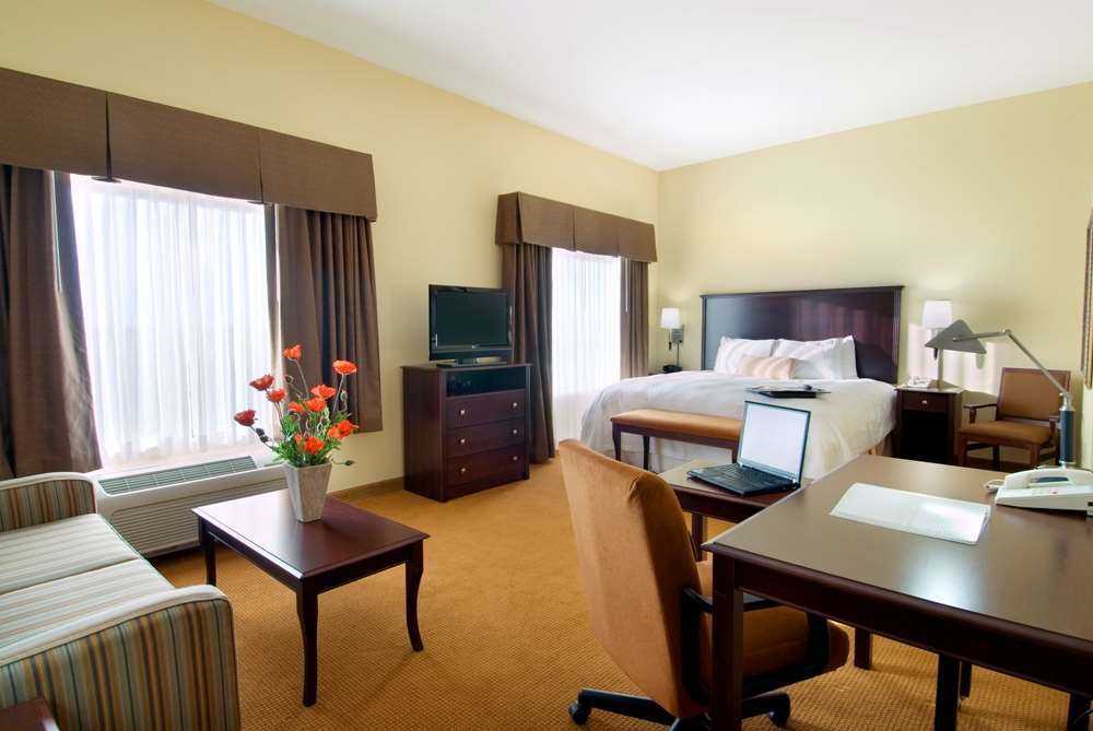 Hampton Inn & Suites Rogers Room photo